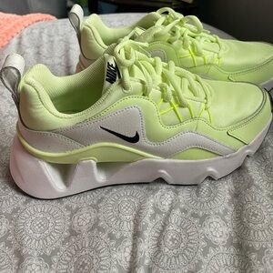 2020 Nike RYZ 365
Barely Volt (Women's)